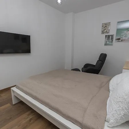 Apartament The House 1 *