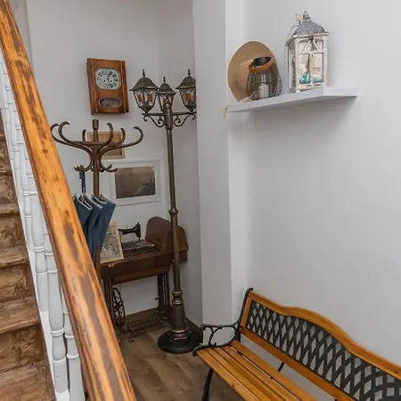 The House 1 Apartment *