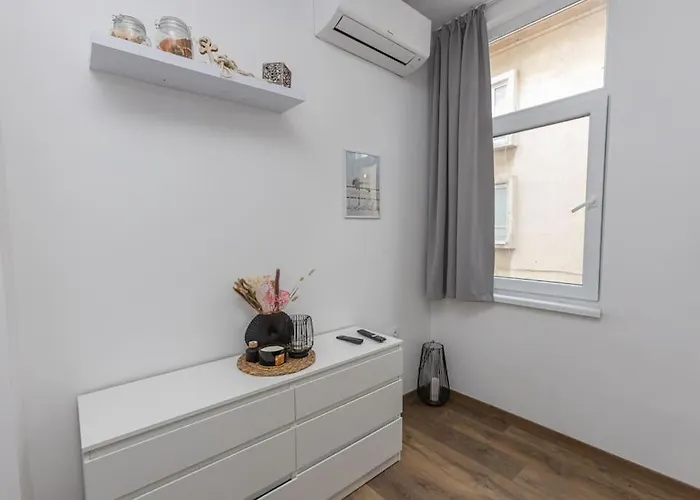 Apartament The House 1 *